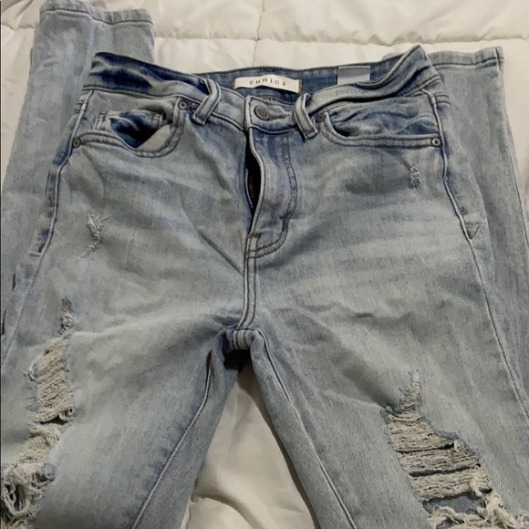 Distressed high rise jean - Picture 2 of 6